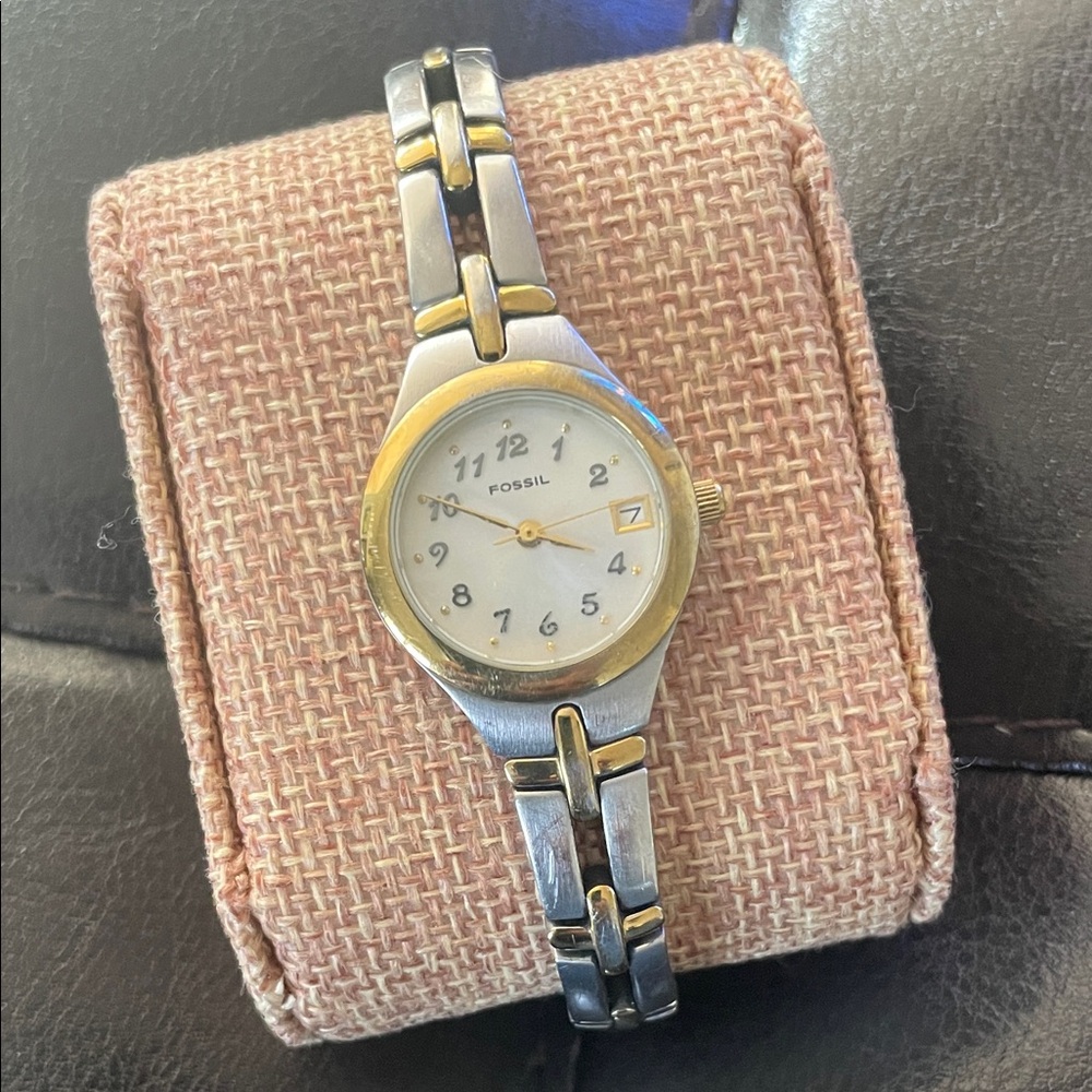Fossil F2 Women’s Watch W/ Date Adjustment